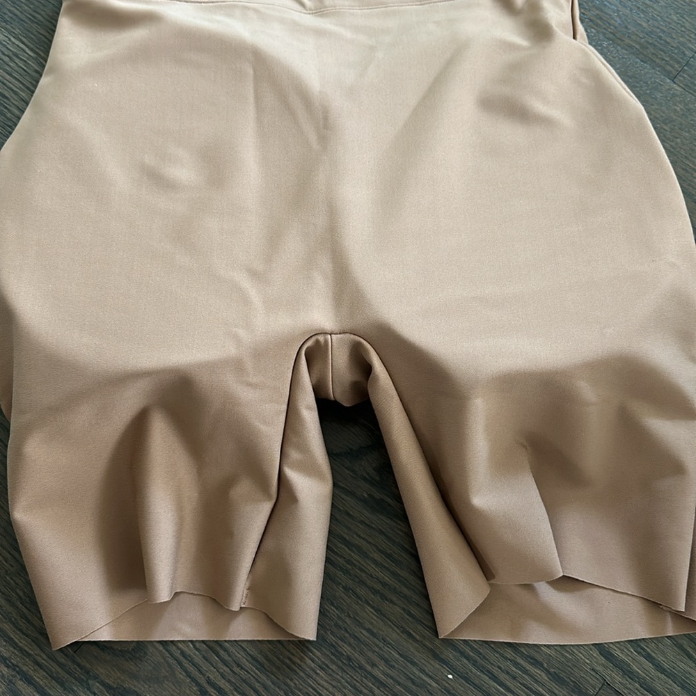 Skims Butt Enhancing Padded Shorts L - Picture 5 of 5